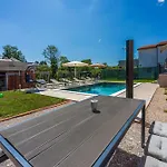 Daris Villa