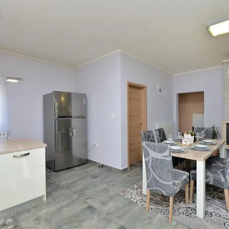 Villa Daris Nedeščina