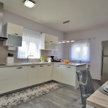 Daris Villa