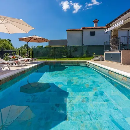 Daris Villa Nedescina
